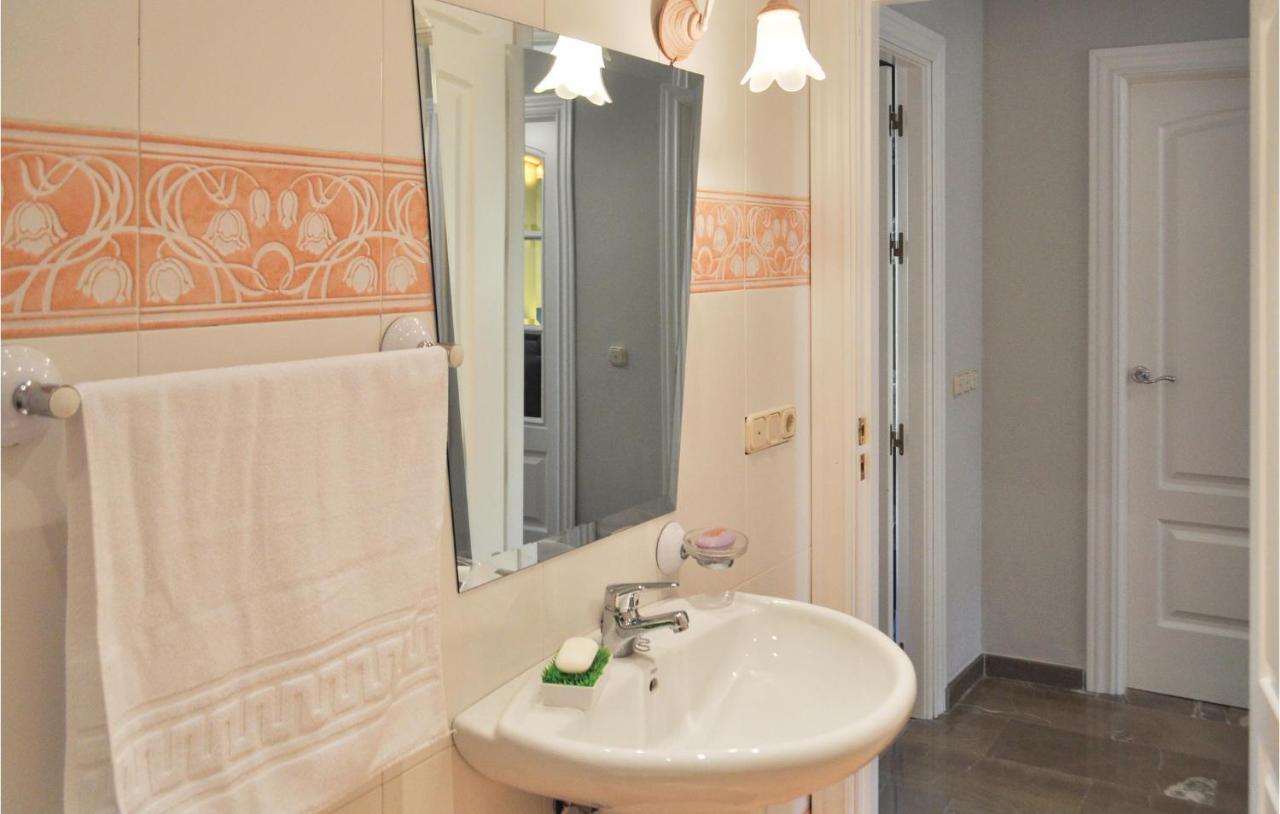 Cozy Home In Olivares With Outdoor Swimming Pool エクステリア 写真